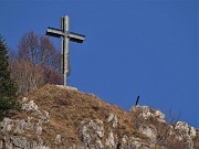 61 Zoom sulla soprastante croce di Cima Cornetti